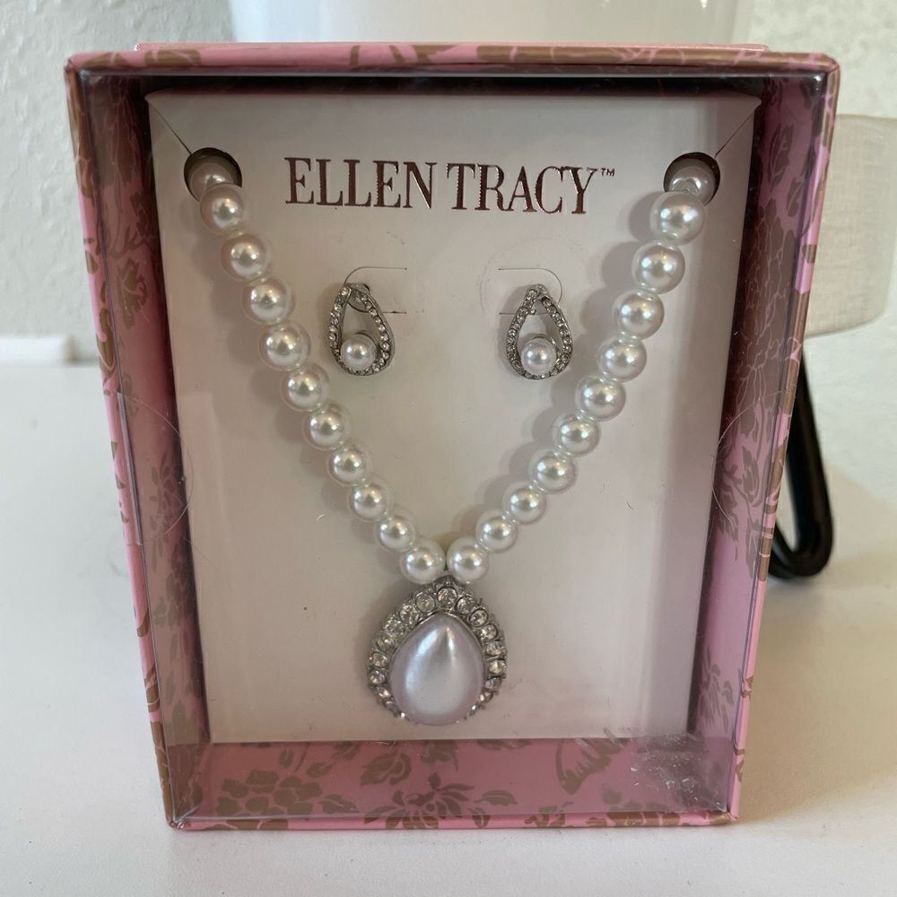 NIB Ellen Tracy Matching Faux Pearl Necklace and Matching Earrings